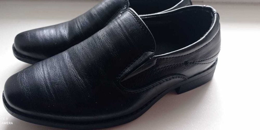 Новые мальчуковые туфли