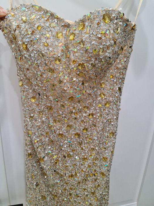 Вечернее платье со стразами