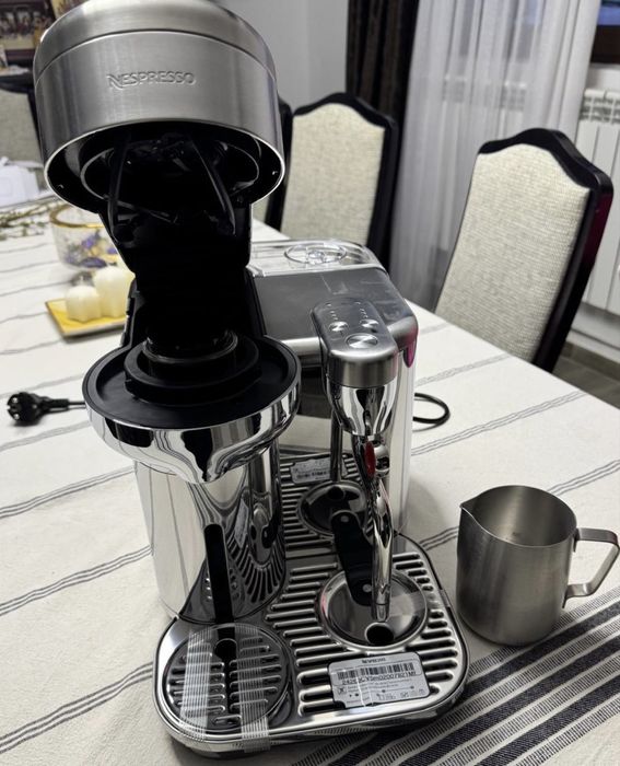 Vand Espressor Vertuo Creatista +100 capsule de cafea;