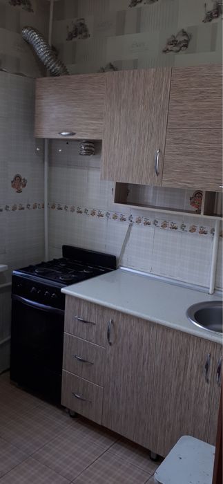 Kvartira sotiladi 1 xona 42 kv balkon 2*6