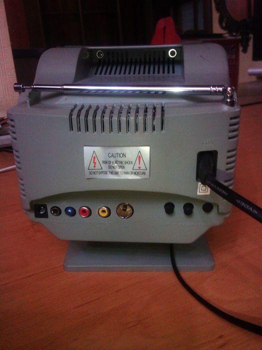 Продаю телевизор ч/б портативный