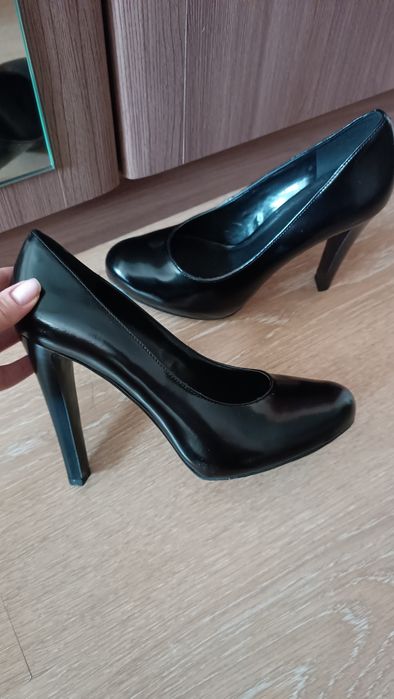 Продам туфли новые 37 р.