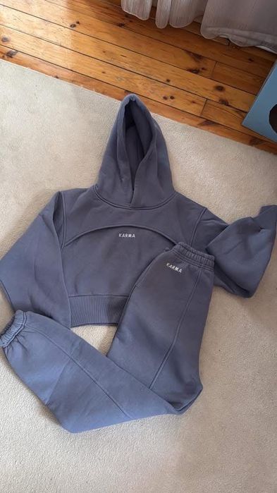 Продавам дамски комплект Карма