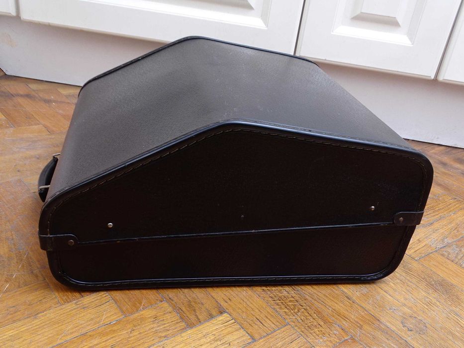 Много запазен куфар