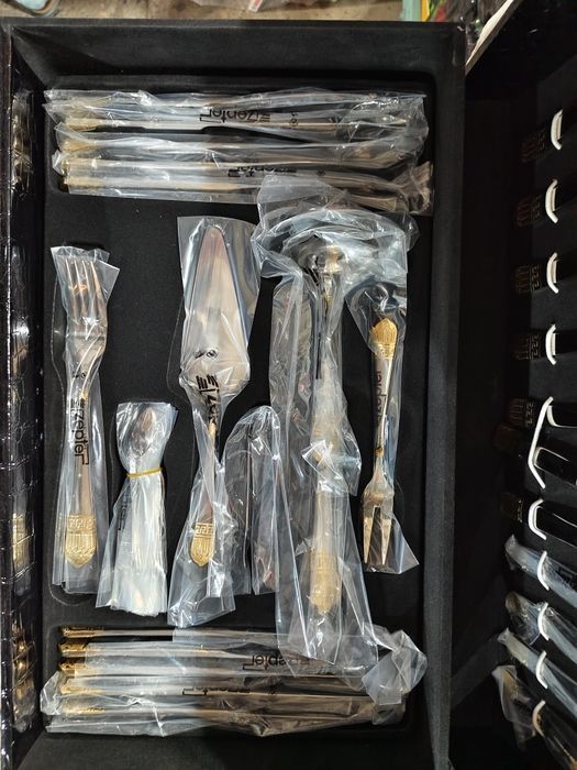 Набор столовых приборов в чемодане цептер