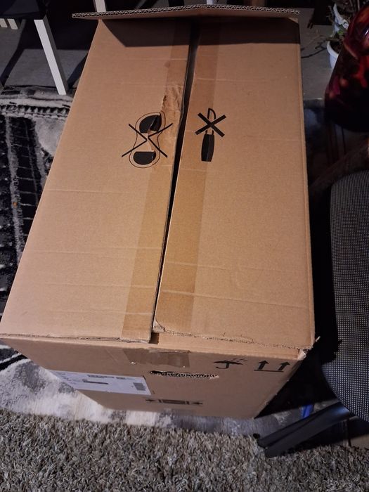 Vând doua hote noi in cutie