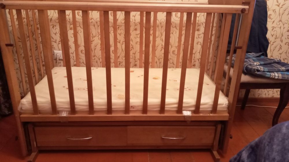 Детская манежка с матрасом.