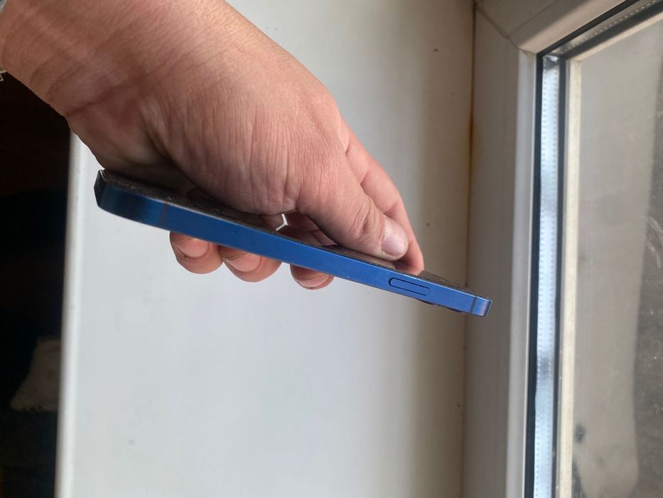 Продам айфон 12 64 гб