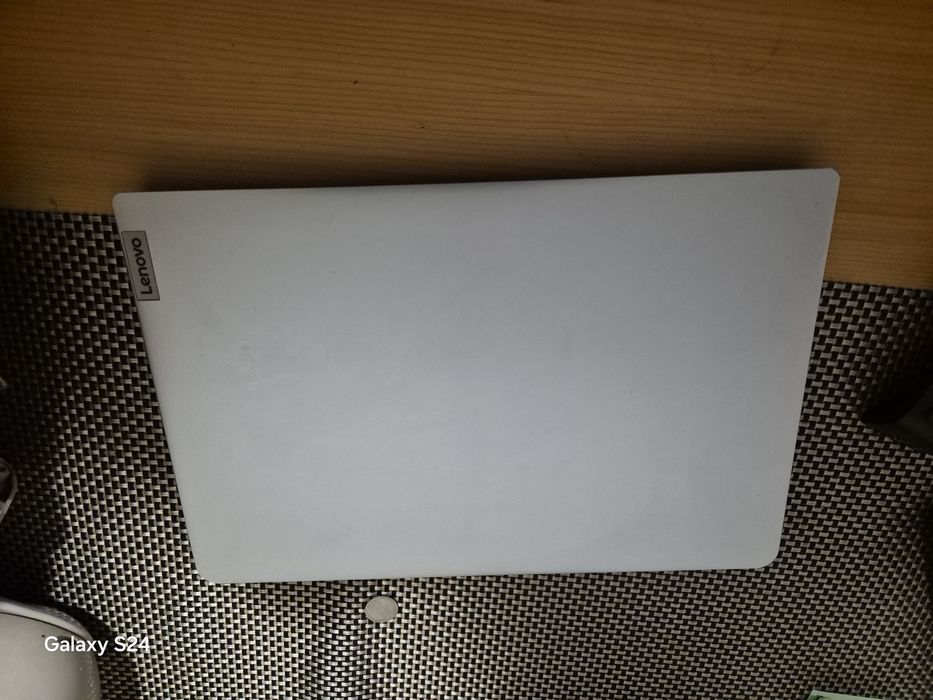 Vând urgent leptop Lenovo