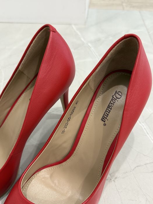 Красные туфли Djovannia