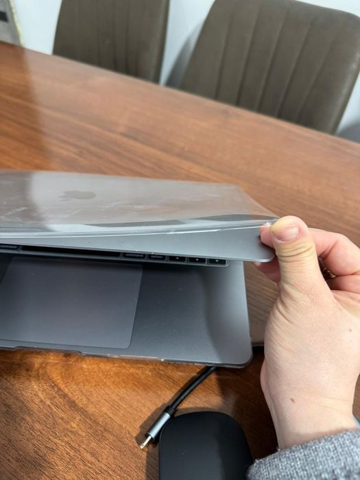 Макбук сатылады.