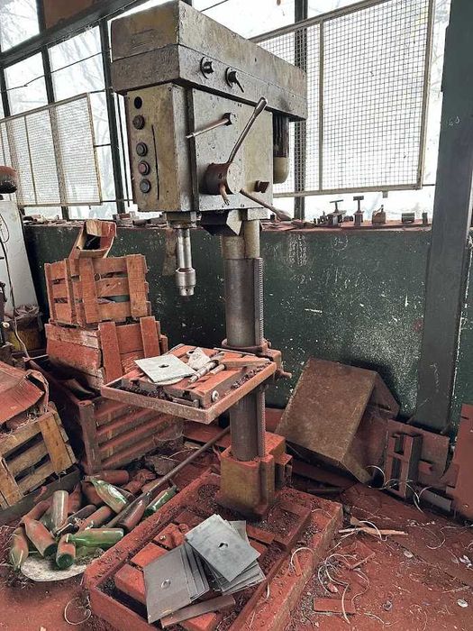 Продава се Промишлена сграда в с. Брезе, Област София-област - 12000 кв.м за 49 €/кв.м - Снимка #12