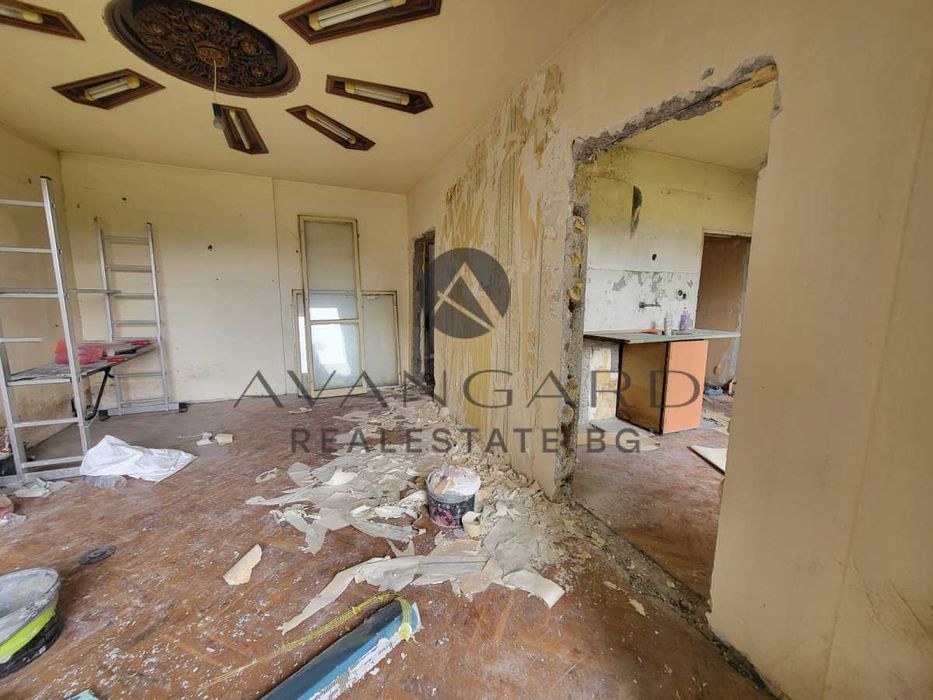 Продава се Тристаен апартамент в Пловдив, Христо Смирненски - 80 кв.м за 1125 €/кв.м - Снимка #1