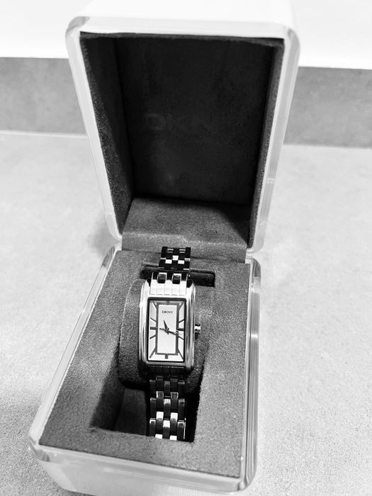 Ceas dama DKNY cu bratara argintie
