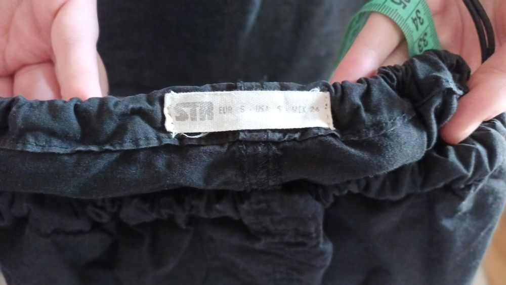 Vand pantaloni negri