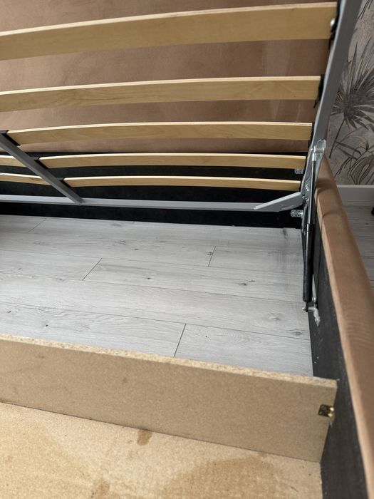 Двуспальная кровать