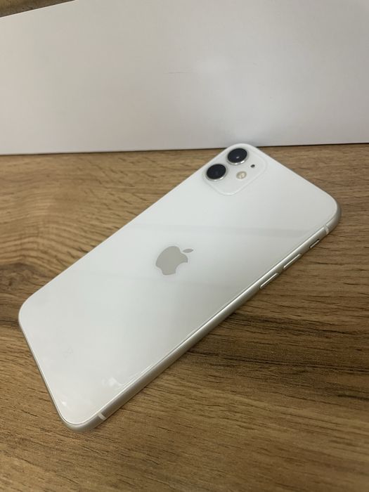 iPhone 11  на 64Gb