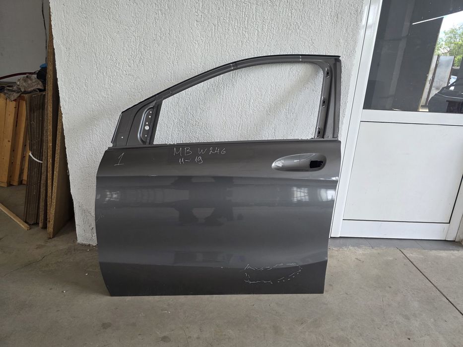 Mercedes benz B W246 предна лява врата  11-19