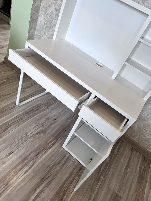 Стол письменный Икеа