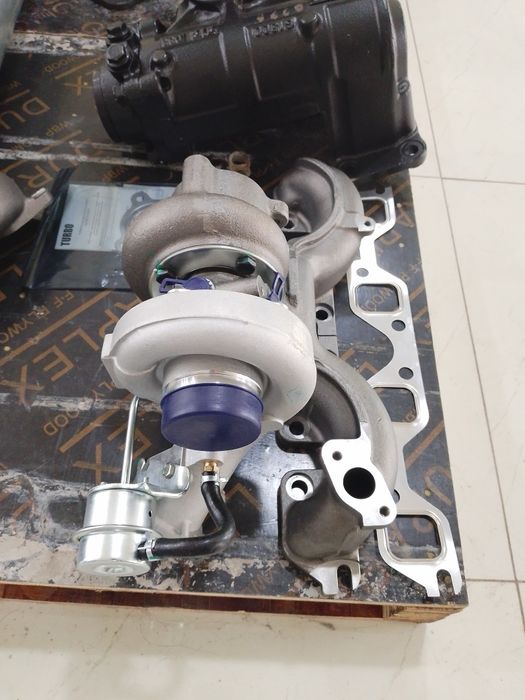 Турбина с коллекторам в комплекте 4HG1 NQR71