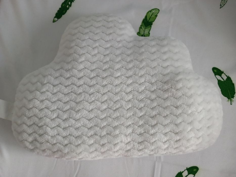 Pernă norișor cu ochi