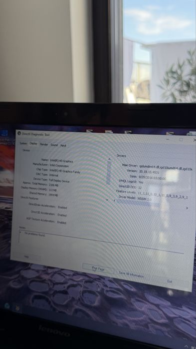 Laptop Lenovo - utilizat, urme minime de uzura