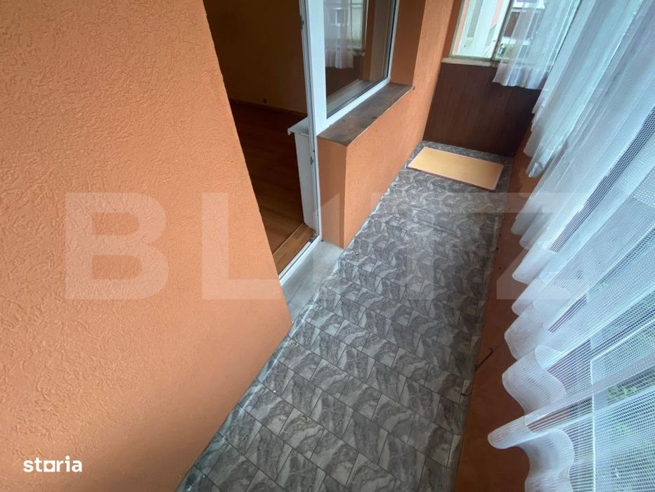 Apartament cu 4 camere, decomandat, 78 mp, 2 bai, et intermediar, Damb