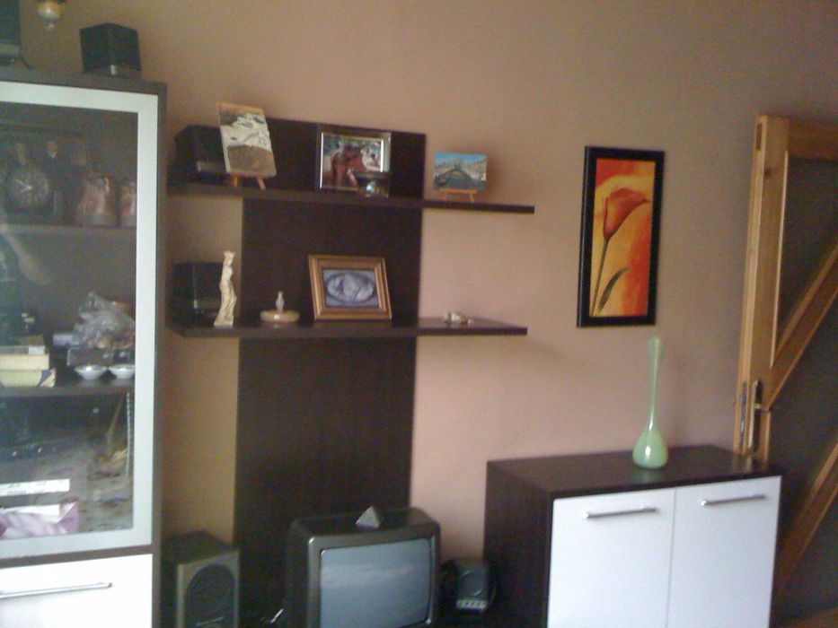 Pers. Fizica Vând apartament cu 3 camere Cetate locatie excelenta.