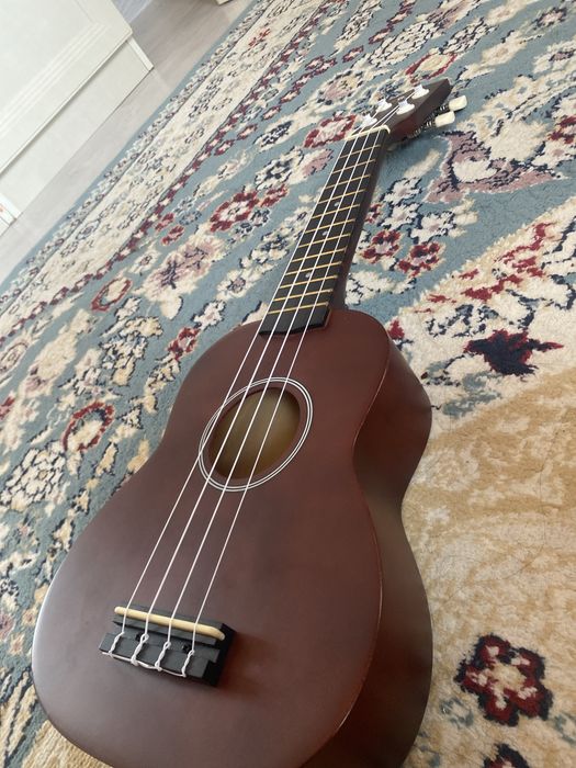 укулелел продам срочно