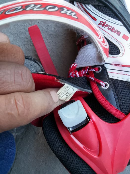 Срочно продам роликовые коньки