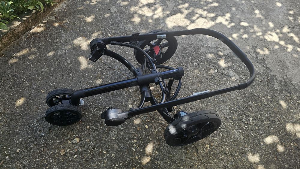 Количка Quinny Mood.
Коплекта включва летен кош, зимно чувалче / от 0-