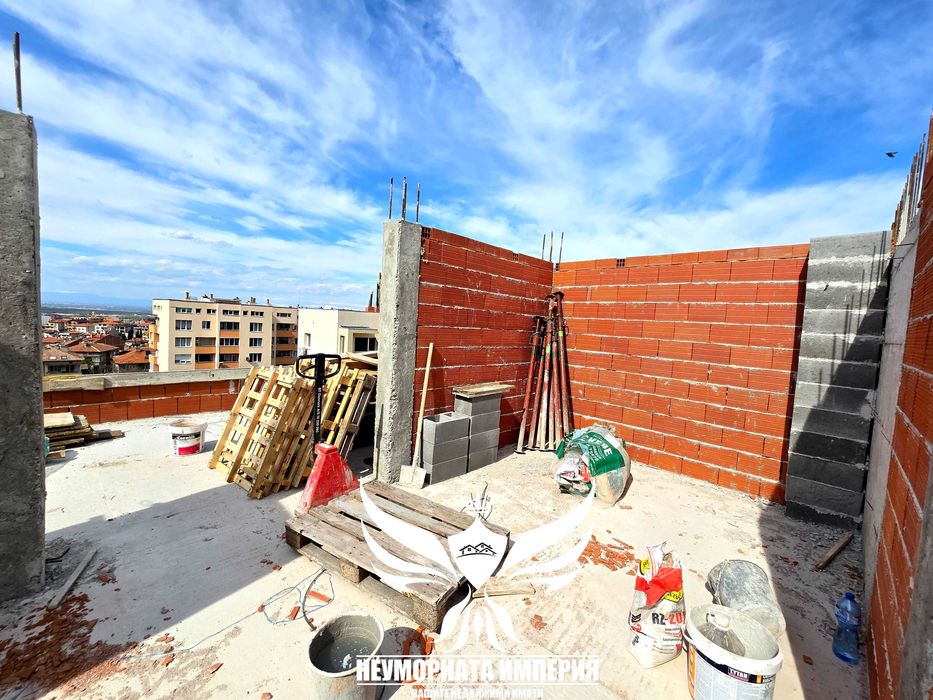 Продавам нов четиристаен 168кв.м. на 4 етаж БЕЗ КОМИСИОНА в гр.Асеновград, кв.Изток