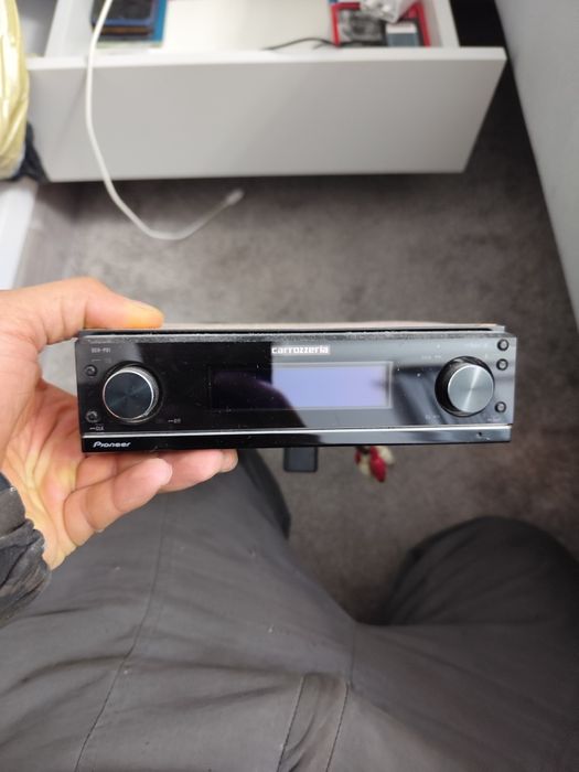 Продам автомогнитолу carrozzeria