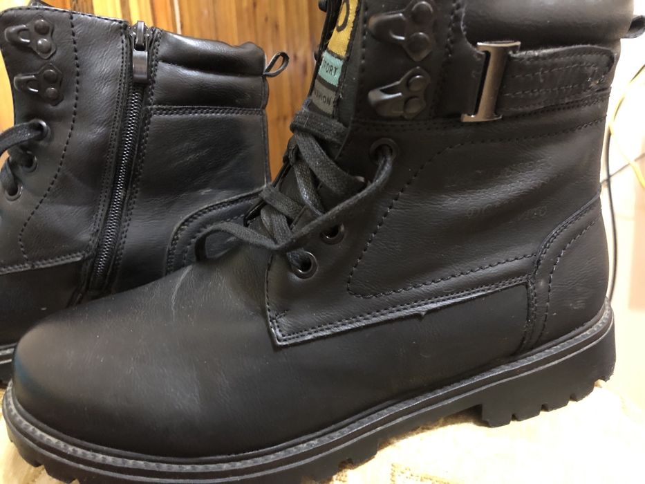 Продаются ботинки зимние.