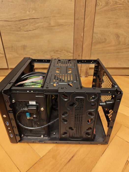 Carcasa kolink satellite plus