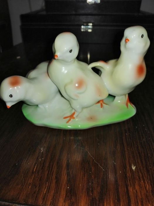 Trei piese din portelan