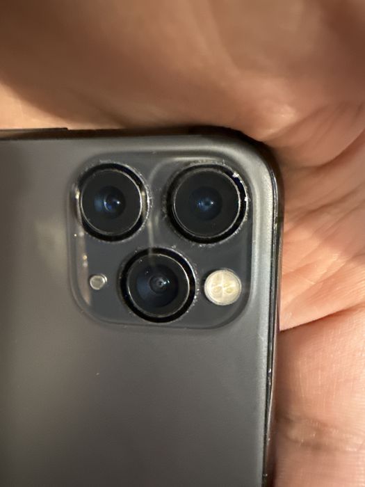 iPhone 11pro менялся дисплей