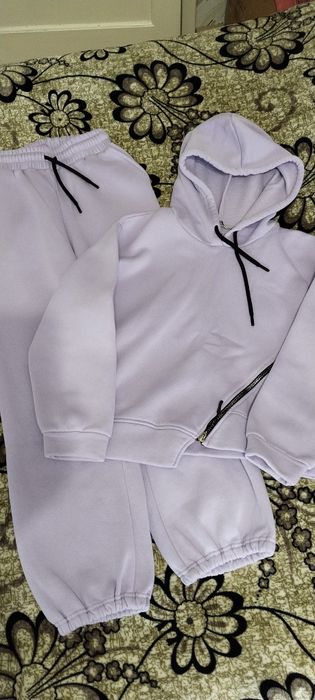 Продам спортивный костюм на девочку