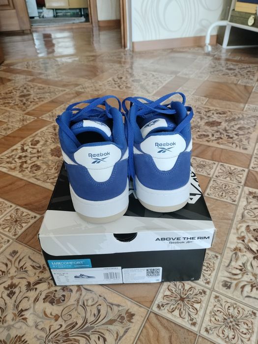 Продам кроссовки