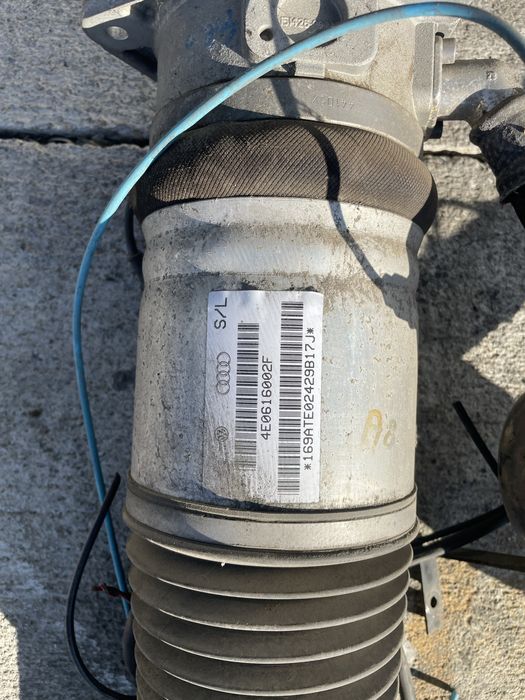 Perna aer Audi A8 d3 spate stanga / dreapta stare perfecta completa