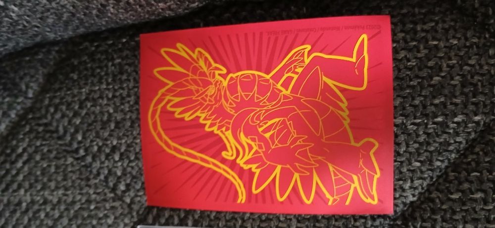 Pokémon карта Friends in Galar от 2022, 3 прозрачни фолия и 1 червено.