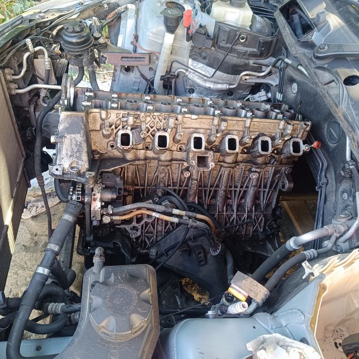 Dezmembrez bmw e90 330d automat