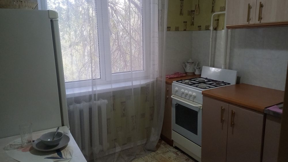 Сдам 1к.кв-ру.Ночь/Часы Центр. Район Электрон, кафе "Апорт" чисто,