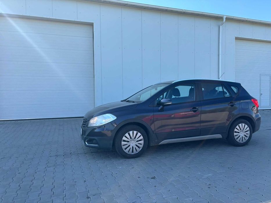 Mașina de familie Suzuki SX4 S-cross, bine intreținut
