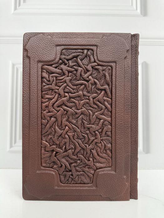 «Книга побед» Тамерлан. В кожаном переплете