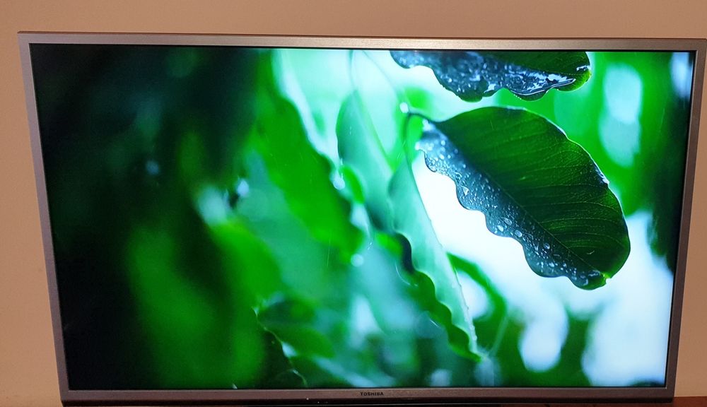 Tv  smart  led toshiba 3D 120cm