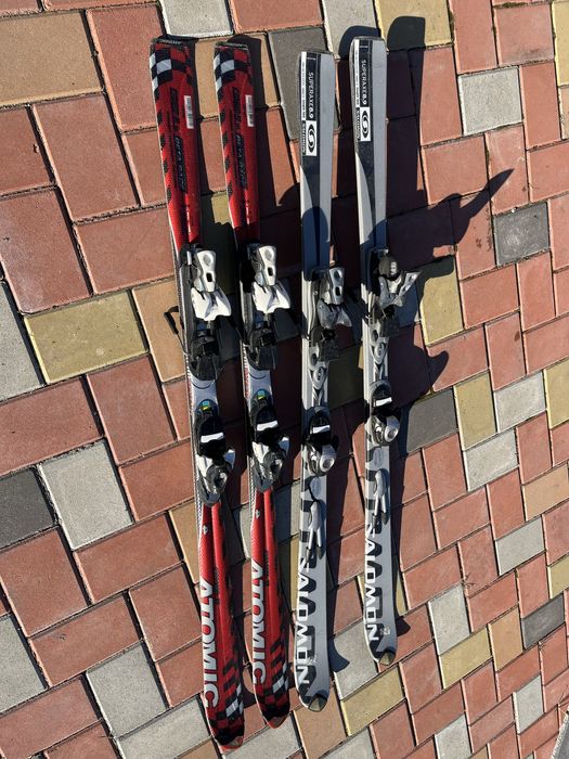 De vanzare 2 perechi de schiuri 160 cm.