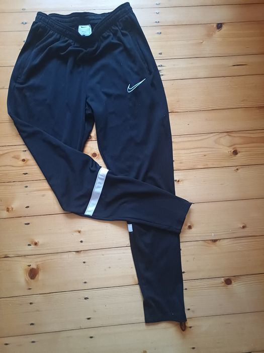 Pantaloni nike s