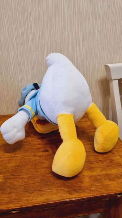 Продам игрушку "Дональд Дак"