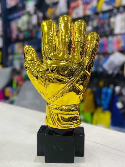 Oltin top butsa qolqop. Золотой мяч бутси перчатка. Skidka Dastavka